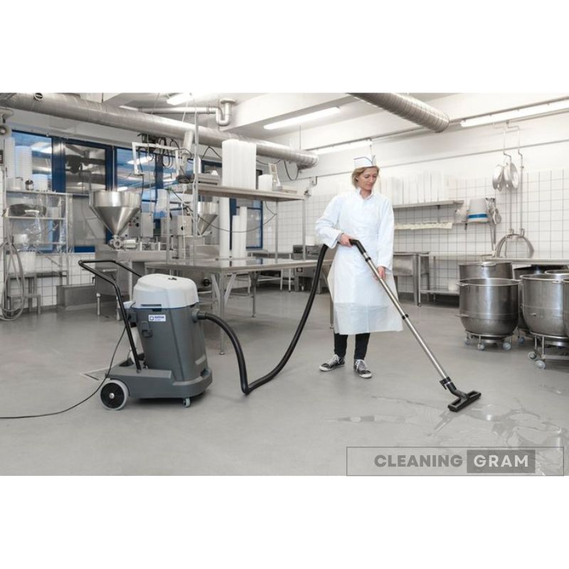 Commercial Vacuum Cleaner (Nilfisk) VL500 55-2 (3)
