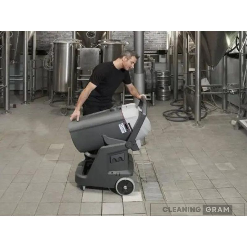 Commercial Vacuum Cleaner (Nilfisk) VL500 55-2 (4)