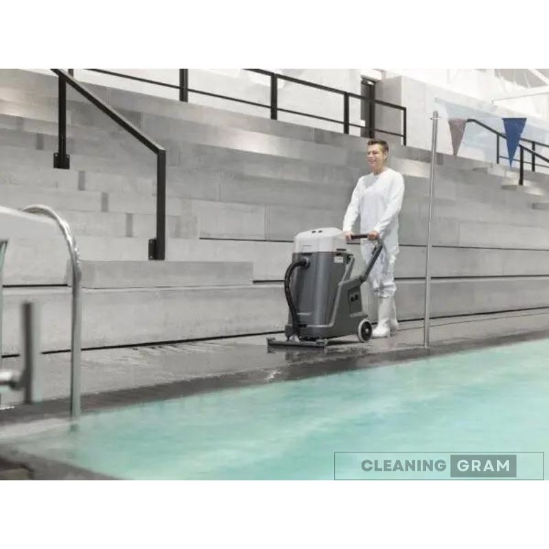 Commercial Vacuum Cleaner (Nilfisk) VL500 55-2 (5)